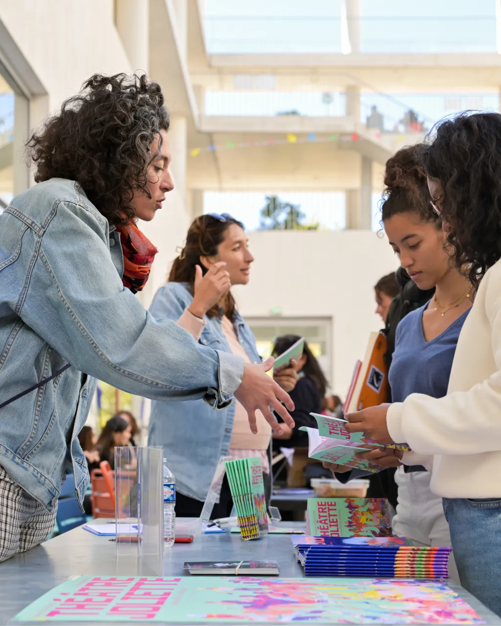 stand avec étudiants
