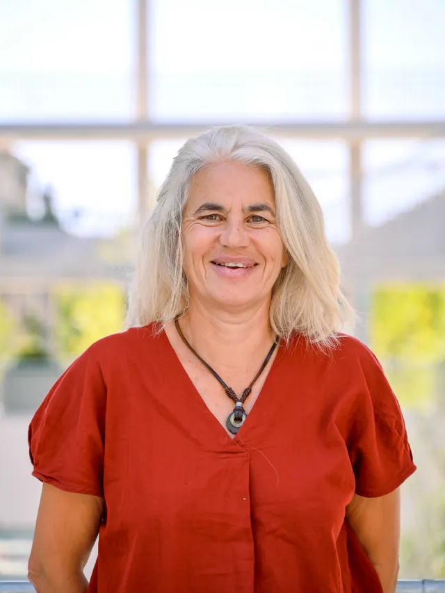 <span>Élisabeth Dornois</span>
